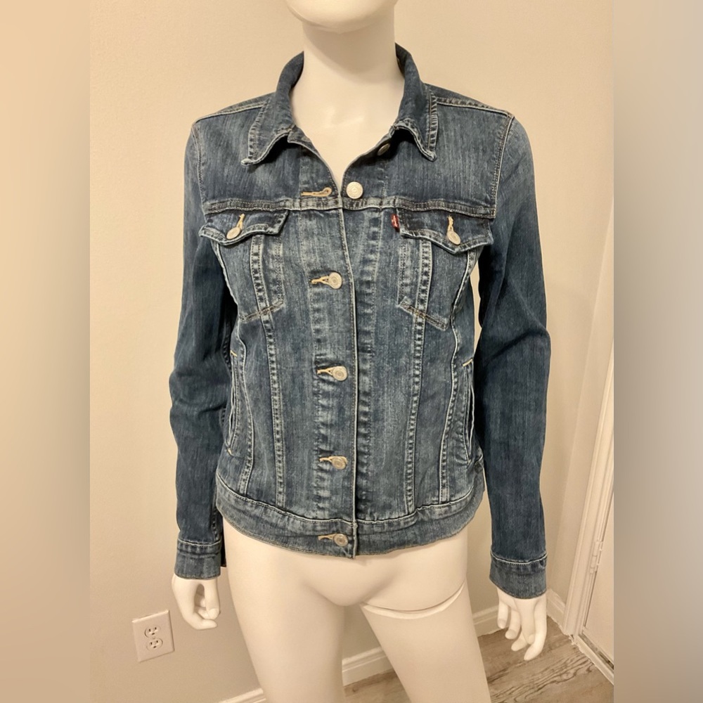 Levis Strauss  & CO denim jacket with cotton blend buttons women's, size S.